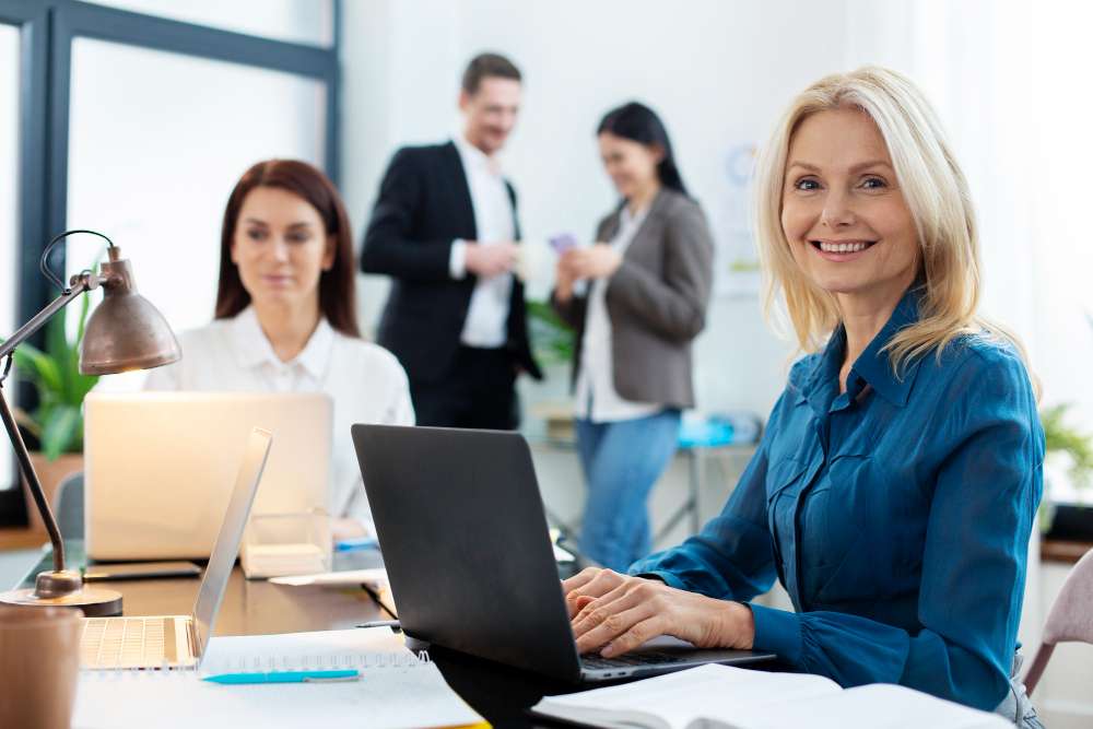 https://kuwaithelplinegroup.com/wp-content/uploads/2024/07/medium-shot-people-chatting-work.jpg