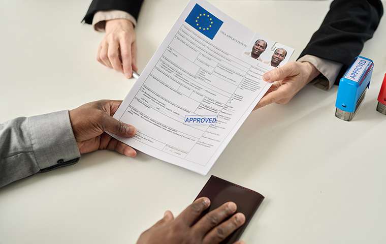 https://kuwaithelplinegroup.com/wp-content/uploads/2024/07/service11-2.jpg